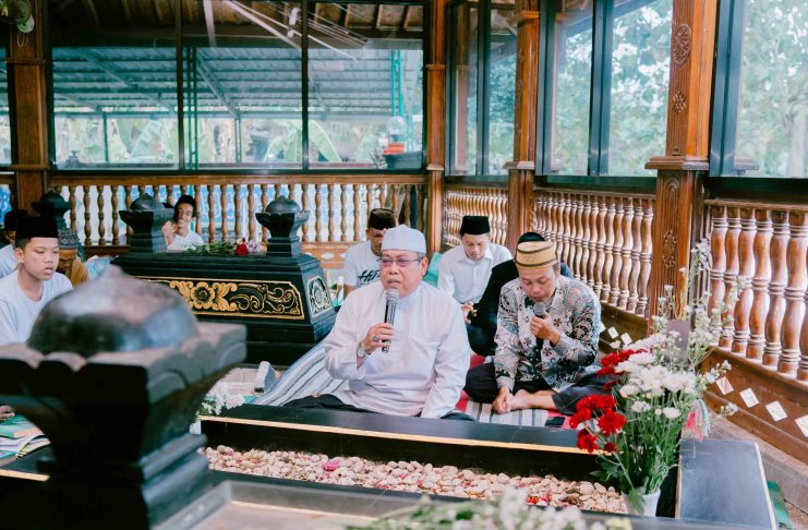 Kegiatan Spiritual dan Sosial: Ziarah Masyayikh dan Bakti Sosial PKKMB UNUGHA 2024